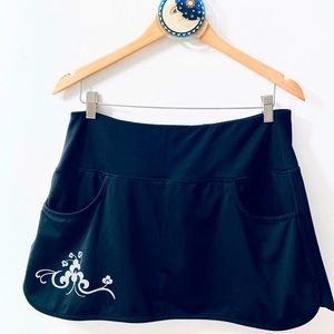🌞Athleta Mini Skirt/Skort, Size L, Black with White Floral Design